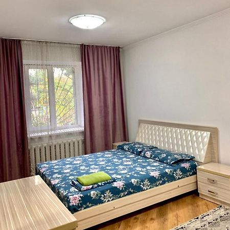 Apartment On Toktogula Bishkek Exteriör bild