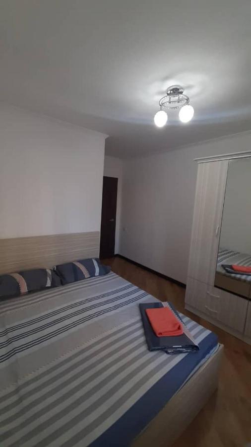 Apartment On Toktogula Bishkek Exteriör bild