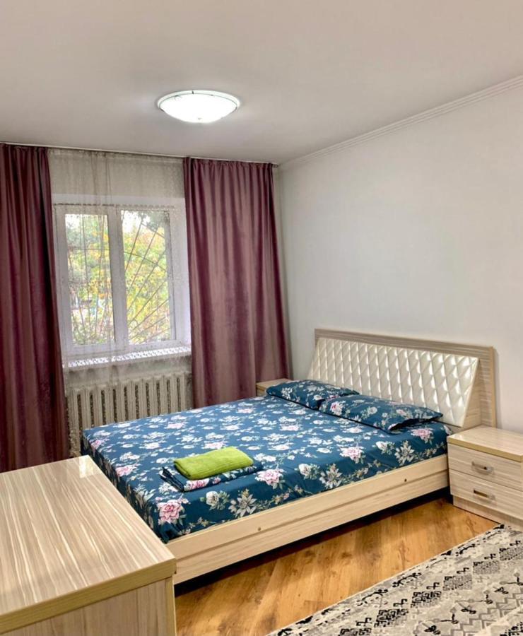 Apartment On Toktogula Bishkek Exteriör bild