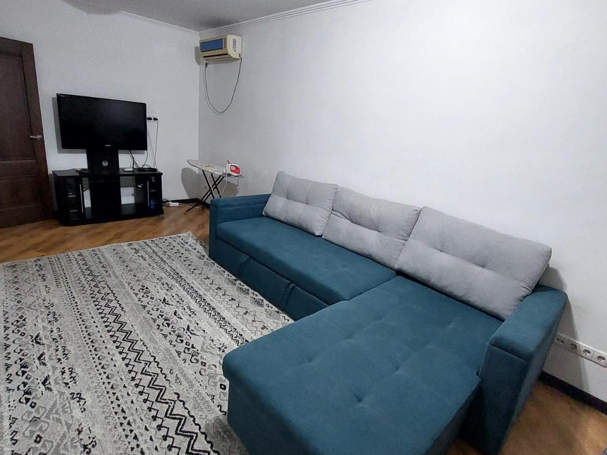 Apartment On Toktogula Bishkek Exteriör bild